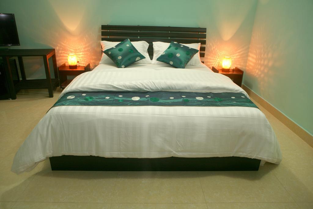 Equa Reef Maldives Hotel Addu City Екстериор снимка